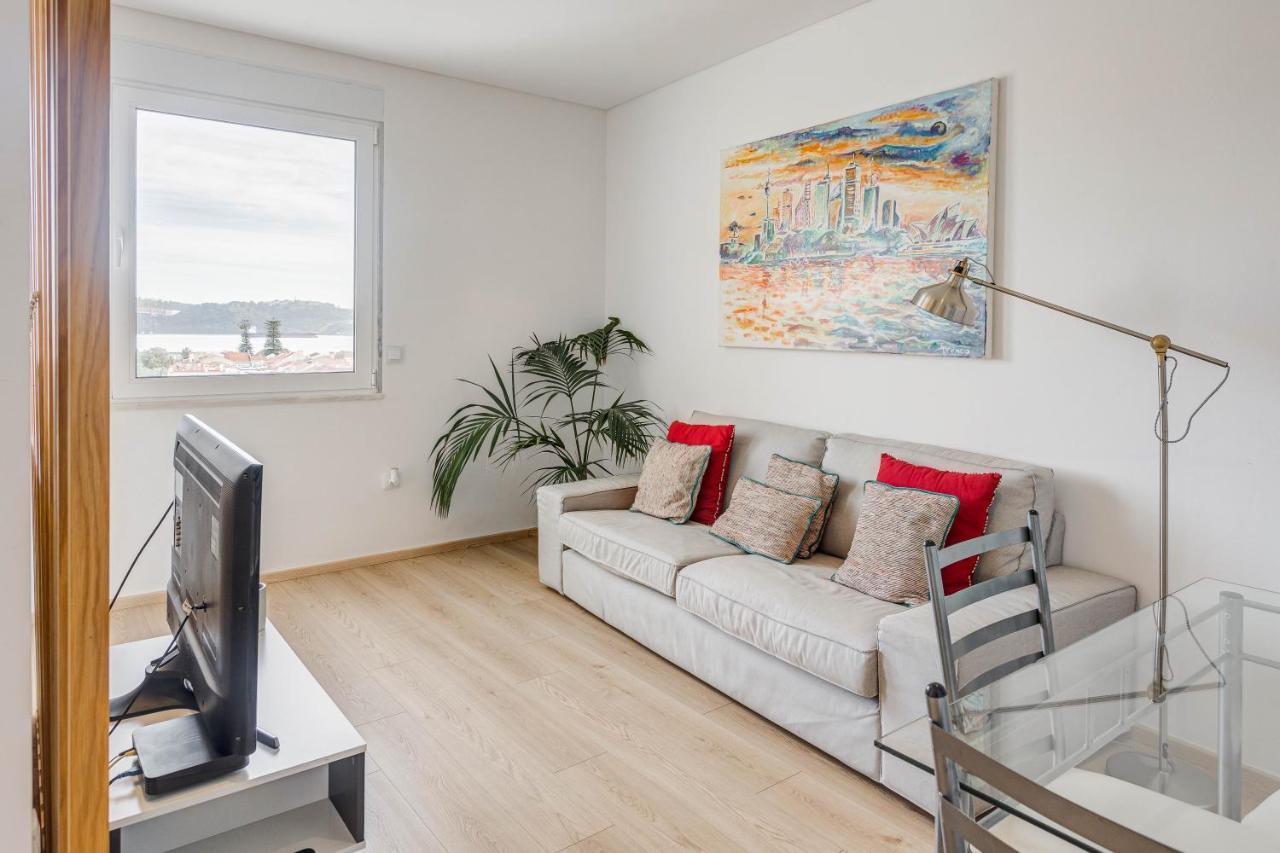 Tejo River View Apartment Nearby Belem Lisbon Exterior photo